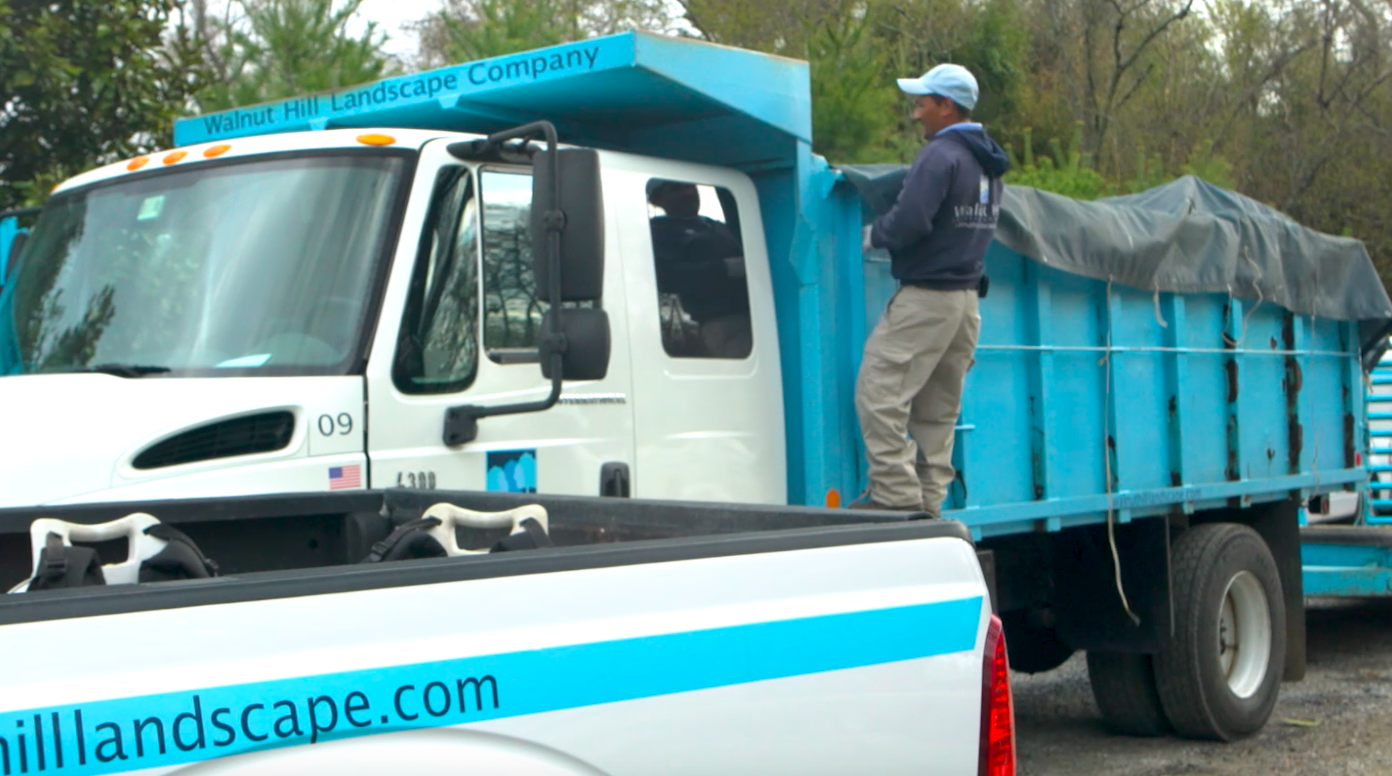 landscaping-crew-dump-truck-2